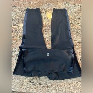 Sz 6 Lululemon black with side velour detailing 
Euc
